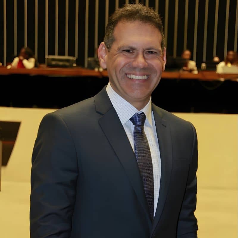 Henrique Valois - imagem página quem somos (800 x 800 px)