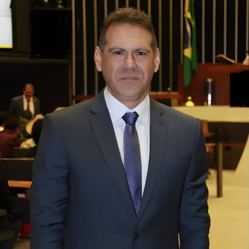 Henrique Valois - imagem seção escritório página home (800 x 800 px)